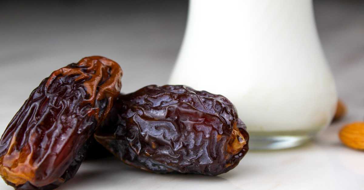 Benefits of Dates with Milk at Night