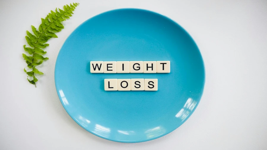 When should I consult a nutritionist for weight loss?
